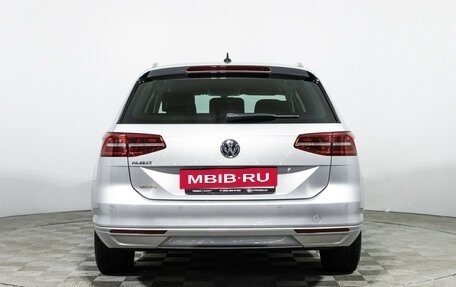 Volkswagen Passat B8 рестайлинг, 2017 год, 1 950 000 рублей, 6 фотография