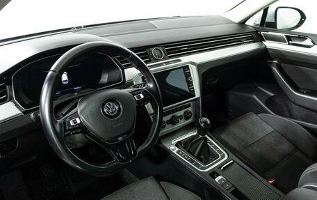 Volkswagen Passat B8 рестайлинг, 2017 год, 1 950 000 рублей, 11 фотография