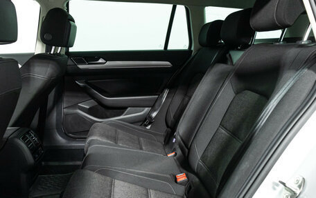 Volkswagen Passat B8 рестайлинг, 2017 год, 1 950 000 рублей, 10 фотография