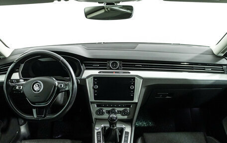 Volkswagen Passat B8 рестайлинг, 2017 год, 1 950 000 рублей, 13 фотография