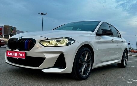 BMW 1 серия, 2022 год, 2 200 000 рублей, 1 фотография