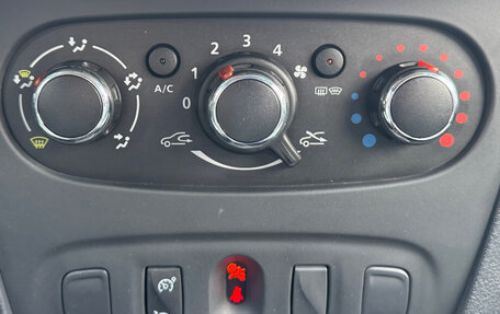 Renault Sandero II рестайлинг, 2017 год, 1 249 000 рублей, 19 фотография