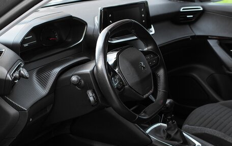 Peugeot 2008 II, 2020 год, 1 800 000 рублей, 4 фотография