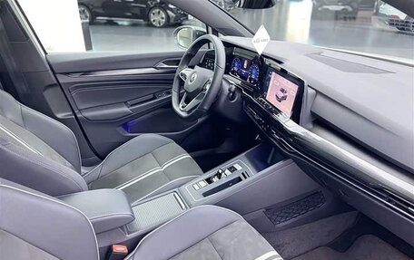 Volkswagen Golf VIII, 2022 год, 1 944 001 рублей, 25 фотография