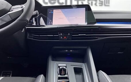 Volkswagen Golf VIII, 2022 год, 1 944 001 рублей, 27 фотография