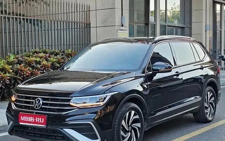 Volkswagen Tiguan II, 2022 год, 2 500 000 рублей, 1 фотография