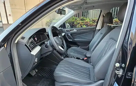 Volkswagen Tiguan II, 2022 год, 2 500 000 рублей, 10 фотография