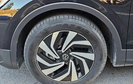 Volkswagen Tiguan II, 2022 год, 2 500 000 рублей, 11 фотография