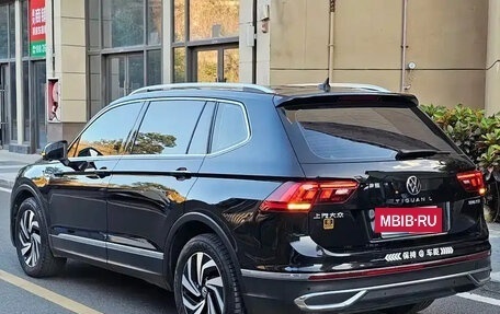 Volkswagen Tiguan II, 2022 год, 2 500 000 рублей, 4 фотография