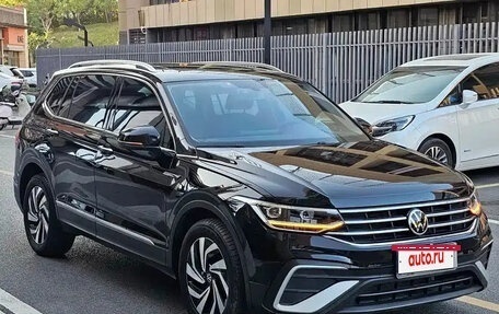 Volkswagen Tiguan II, 2022 год, 2 500 000 рублей, 3 фотография
