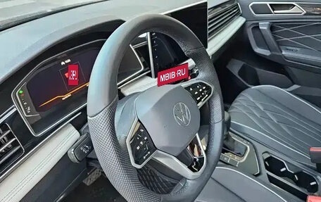 Volkswagen Tiguan II, 2022 год, 2 500 000 рублей, 9 фотография