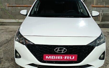 Hyundai Solaris II рестайлинг, 2021 год, 1 050 000 рублей, 1 фотография