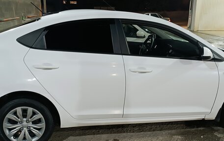 Hyundai Solaris II рестайлинг, 2021 год, 1 050 000 рублей, 3 фотография