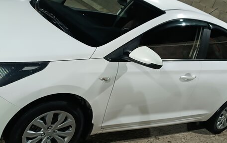 Hyundai Solaris II рестайлинг, 2021 год, 1 050 000 рублей, 4 фотография