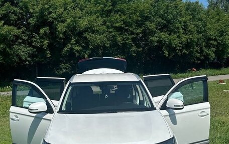 Mitsubishi Outlander III рестайлинг 3, 2019 год, 2 000 000 рублей, 1 фотография