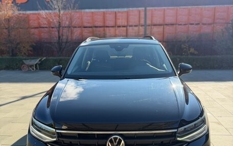 Volkswagen Tiguan II, 2021 год, 3 350 000 рублей, 2 фотография