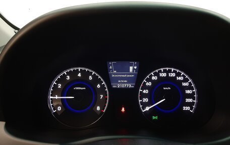 Hyundai Solaris II рестайлинг, 2011 год, 630 000 рублей, 8 фотография