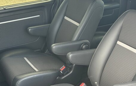 Honda Stepwgn IV, 2017 год, 1 850 000 рублей, 16 фотография