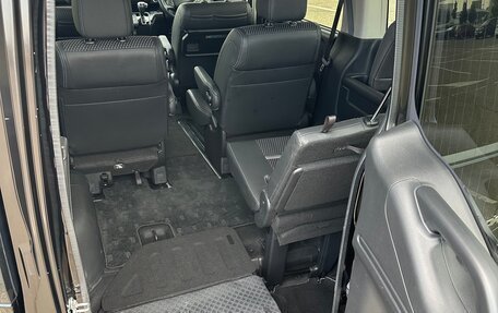 Honda Stepwgn IV, 2017 год, 1 850 000 рублей, 20 фотография