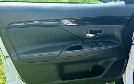 Mitsubishi Outlander III рестайлинг 3, 2019 год, 2 000 000 рублей, 7 фотография