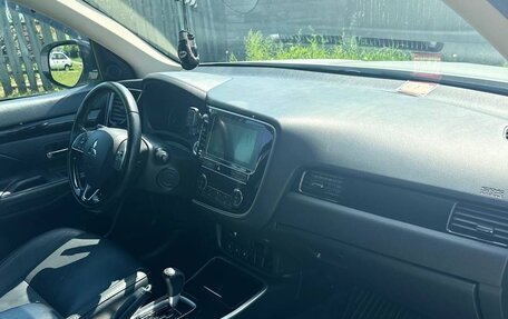 Mitsubishi Outlander III рестайлинг 3, 2019 год, 2 000 000 рублей, 4 фотография