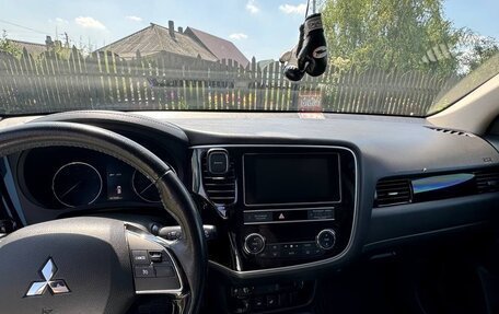 Mitsubishi Outlander III рестайлинг 3, 2019 год, 2 000 000 рублей, 9 фотография