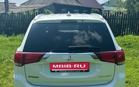 Mitsubishi Outlander III рестайлинг 3, 2019 год, 2 000 000 рублей, 5 фотография