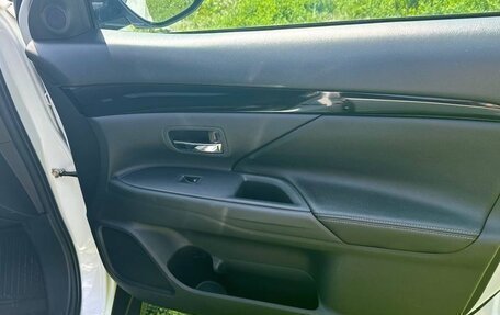 Mitsubishi Outlander III рестайлинг 3, 2019 год, 2 000 000 рублей, 10 фотография