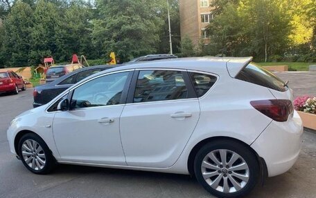 Opel Astra J, 2011 год, 622 248 рублей, 3 фотография