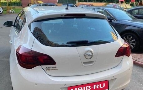 Opel Astra J, 2011 год, 622 248 рублей, 2 фотография
