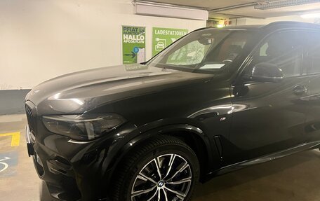 BMW X5, 2022 год, 9 000 000 рублей, 2 фотография