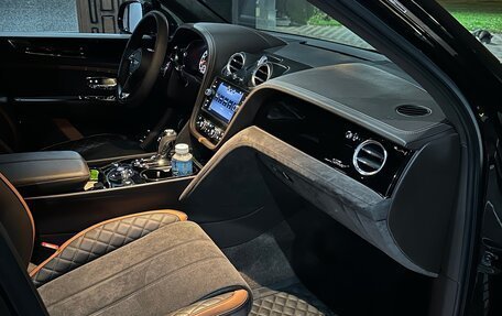 Bentley Bentayga I, 2019 год, 17 000 000 рублей, 15 фотография