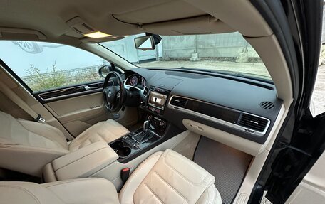 Volkswagen Touareg III, 2011 год, 14 фотография