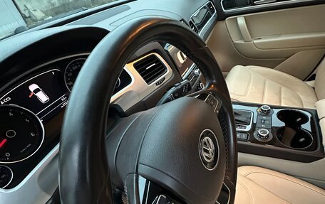 Volkswagen Touareg III, 2011 год, 18 фотография