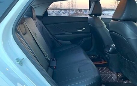 Hyundai Elantra, 2022 год, 1 580 000 рублей, 5 фотография