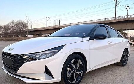 Hyundai Elantra, 2022 год, 1 580 000 рублей, 3 фотография