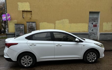 Hyundai Solaris II рестайлинг, 2020 год, 990 000 рублей, 5 фотография