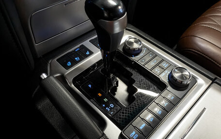 Toyota Land Cruiser 200, 2018 год, 6 550 000 рублей, 21 фотография