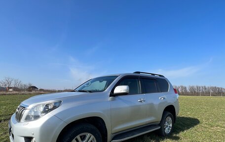 Toyota Land Cruiser Prado 150 рестайлинг 2, 2011 год, 3 000 000 рублей, 3 фотография
