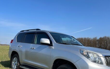 Toyota Land Cruiser Prado 150 рестайлинг 2, 2011 год, 3 000 000 рублей, 2 фотография