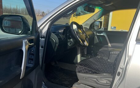 Toyota Land Cruiser Prado 150 рестайлинг 2, 2011 год, 3 000 000 рублей, 13 фотография