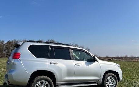 Toyota Land Cruiser Prado 150 рестайлинг 2, 2011 год, 3 000 000 рублей, 11 фотография