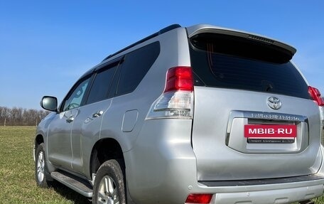 Toyota Land Cruiser Prado 150 рестайлинг 2, 2011 год, 3 000 000 рублей, 6 фотография