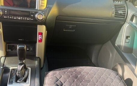 Toyota Land Cruiser Prado 150 рестайлинг 2, 2011 год, 3 000 000 рублей, 15 фотография