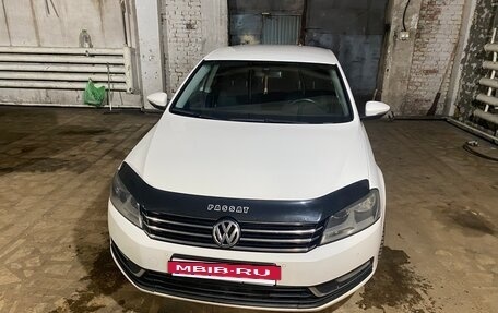 Volkswagen Passat B7, 2011 год, 1 090 000 рублей, 2 фотография