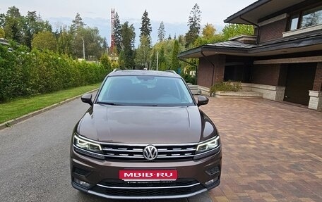 Volkswagen Tiguan II, 2018 год, 2 200 000 рублей, 1 фотография