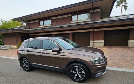 Volkswagen Tiguan II, 2018 год, 2 200 000 рублей, 3 фотография