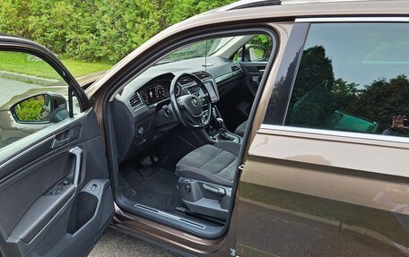 Volkswagen Tiguan II, 2018 год, 2 200 000 рублей, 4 фотография