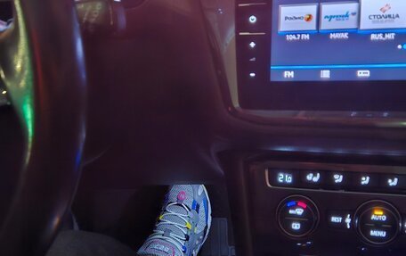 Volkswagen Tiguan II, 2018 год, 2 200 000 рублей, 23 фотография