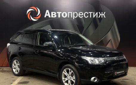 Mitsubishi Outlander III рестайлинг 3, 2013 год, 1 349 000 рублей, 3 фотография